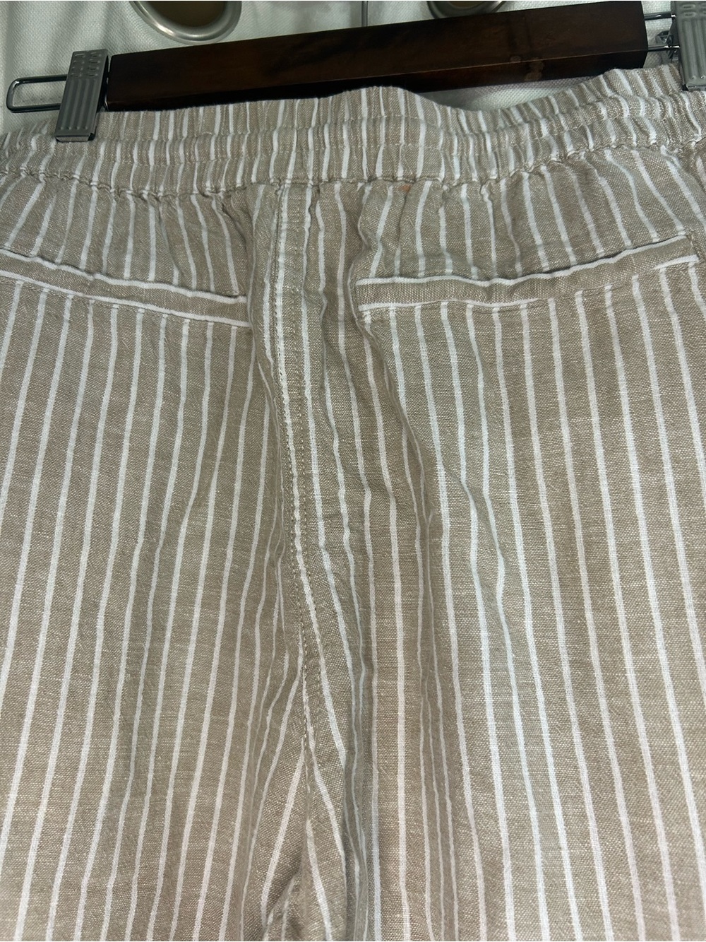 BeachLunchLounge Pair of Linen Blend Wide Leg Capri Pants - Picture 3 of 8